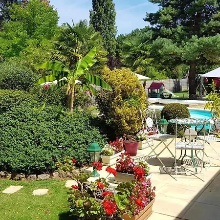 Гостевой дом Domaine De La Dame Blanche Сьорак-ан-Перигор